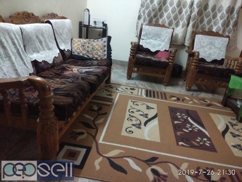 Traditional style sofa set 8 years old for sale 0 