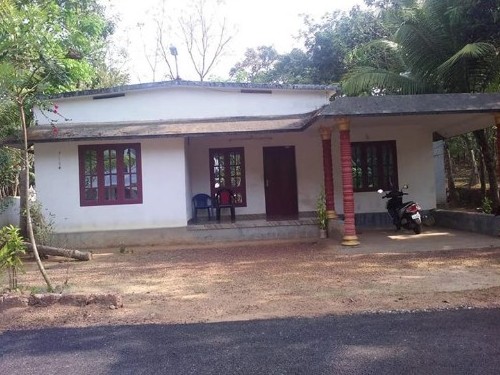 15 cent land and 3 bedroom house for sale in east of pallimukku jn. Chunakara. Alapuzha district. 1 