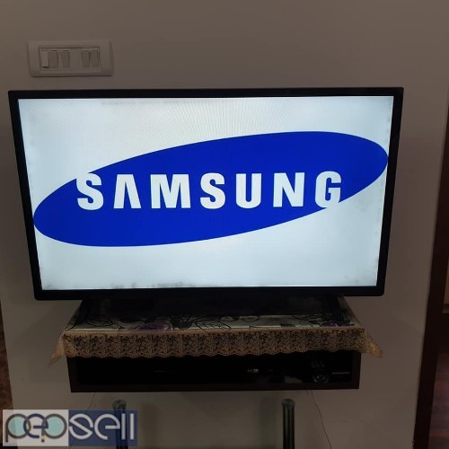SAMSUNG LED, 40 inches, used for one year, excellent condition. 1 